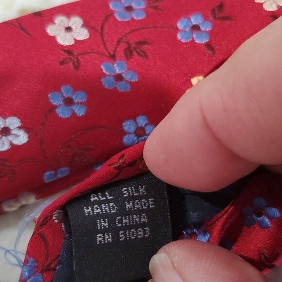Presswick & Moore Red Floral Handmade Silk Tie - Picture 3 of 4
